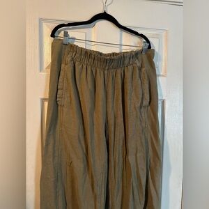 🔥FREEPEOPLE! 'Days End Linen
Pant' Army Green! SZ is Large! Beautiful and soft!